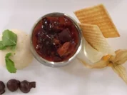 Gewürzparfait an Zwetschgenkompott und Zimtwaffeln - Rezept