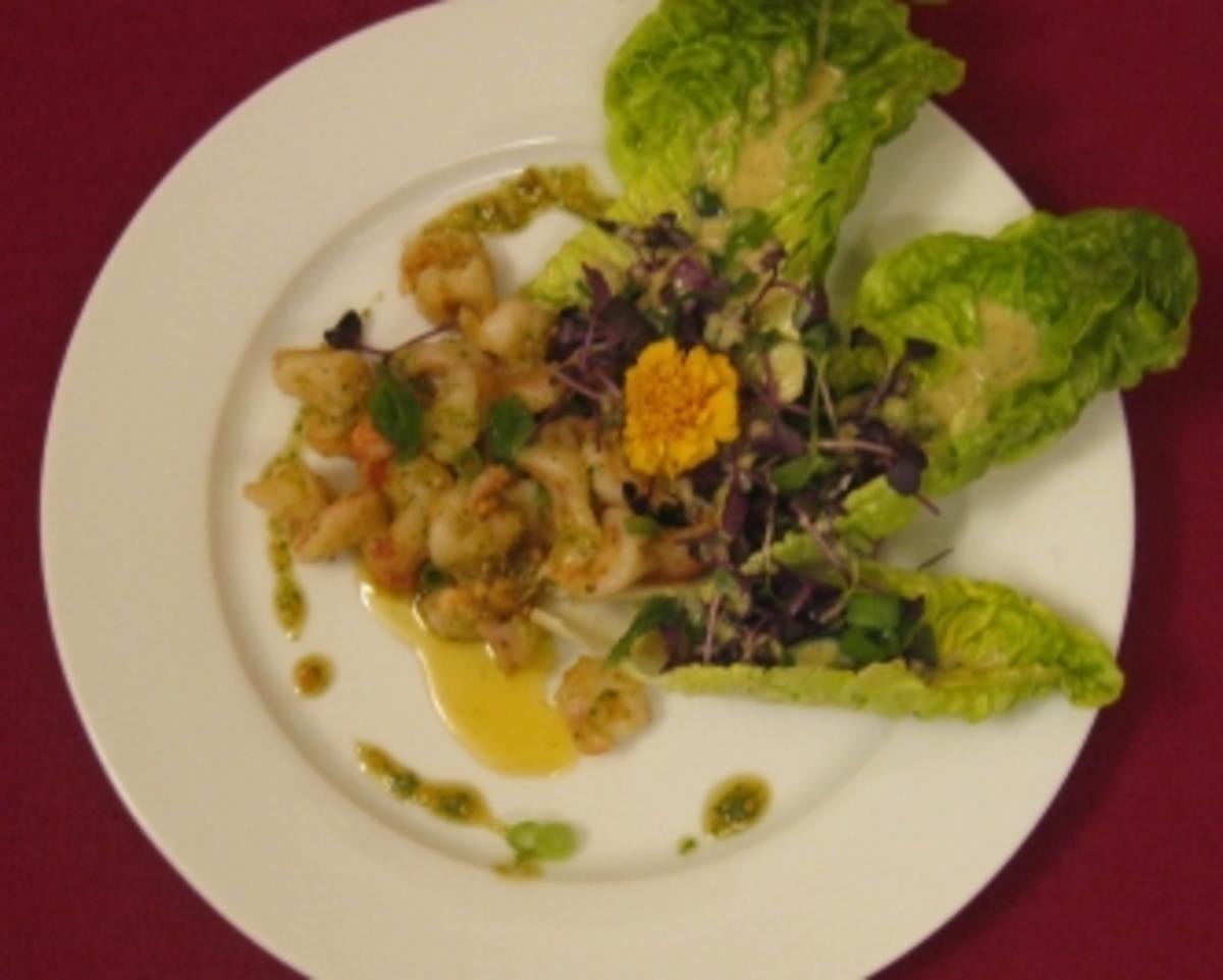 Garnelen mit Korianderpesto und Salat in Limettenvinaigrette - Rezept ... Garnelen mit Korianderpesto und Salat in Limettenvinaigrette - Rezept ...