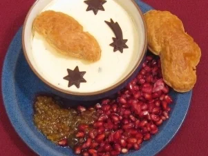 Macadamia-Panna-Cotta-Mond auf Blätterteigwolken - Rezept