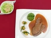 Asiatischer Rinderbraten mit Wan-Tan-Ravioli und japanischem Gurkensalat - Rezept