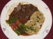 Lungenbraten mit Fisolen im Speckmantel, Wurzelgemüse-Soße und Serviettenknödel - Rezept