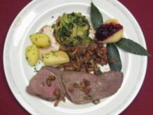 Hirschkugel in Wacholder-Rahm mit Preiselbeeren, Speckwirsing und Kartoffeln - Rezept