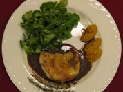 Perlhuhnbrüstchen mit Salatbouquet an Maronen-Kürbiscreme - Rezept