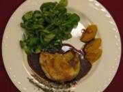 Perlhuhnbrüstchen mit Salatbouquet an Maronen-Kürbiscreme - Rezept