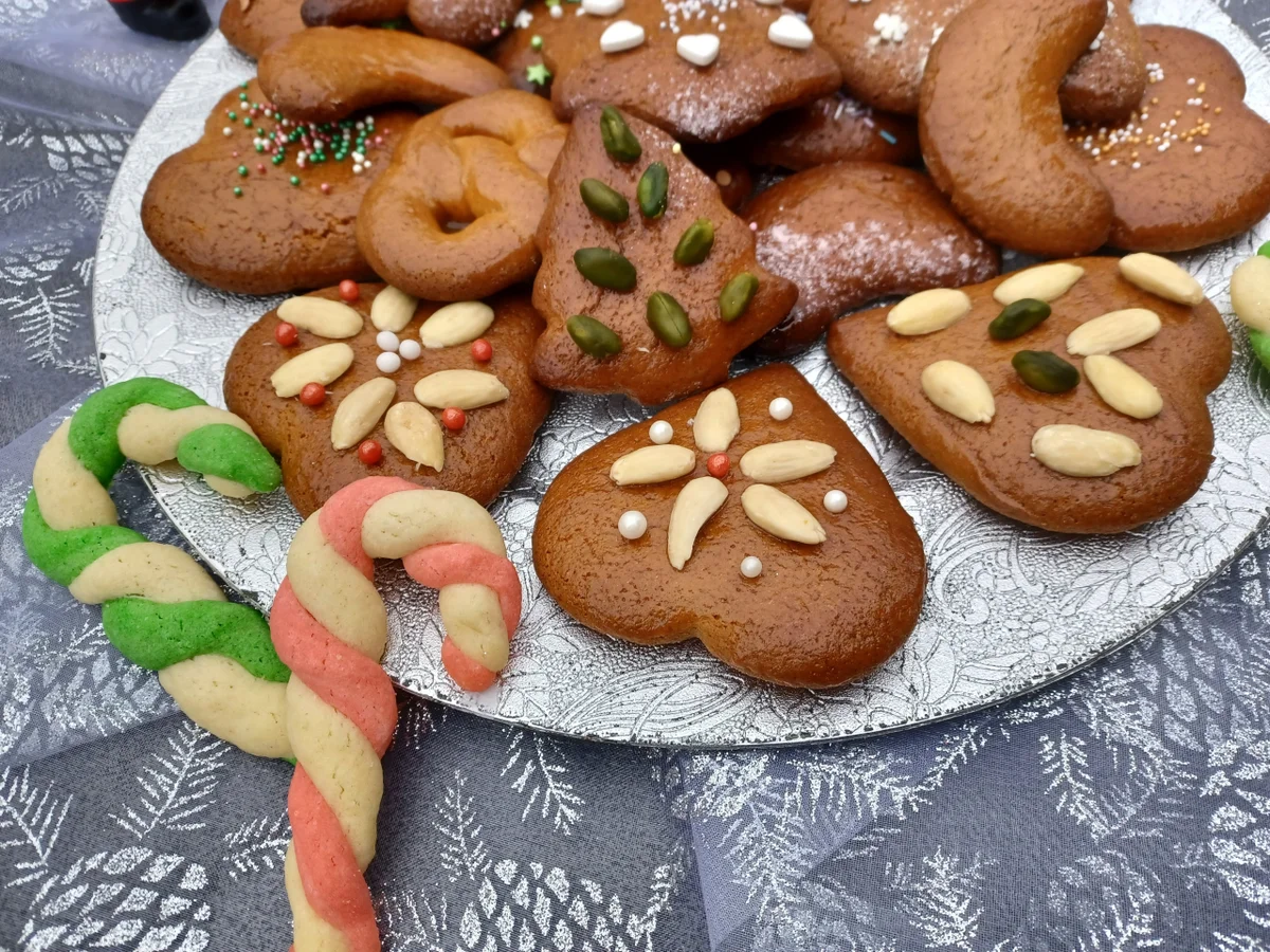 Rezept: Honigkuchen-Plätzchen Bild Nr. 2 Honigkuchen-Plätzchen - Rezept - Bild Nr. 2