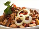 Putengeschnetzeltes in Kräutersoße auf Salat - Rezept