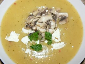 Kartoffelsuppe mit gebratenen Champignons und Fetakäse - Rezept