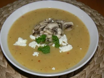 Kartoffelsuppe mit gebratenen Champignons und Fetakäse - Rezept