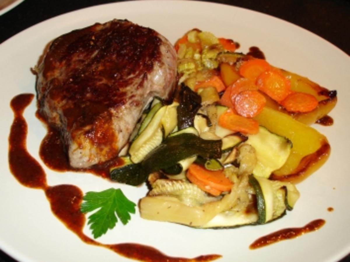 Steak vom Rind mit verschiedenem Gemüse - einfach - 131 kcal/100g
