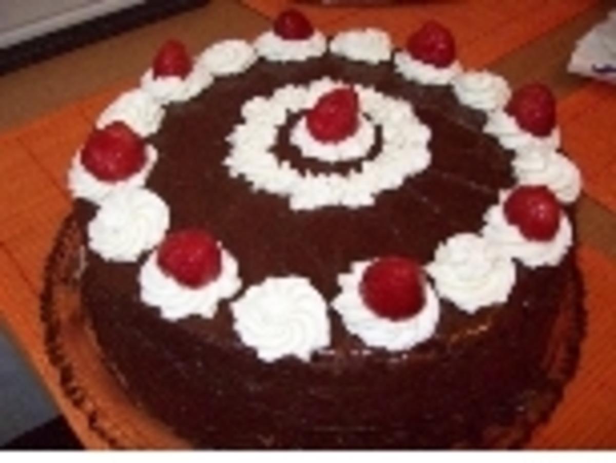 Erdbeer-Schoko-Torte mit Sahne - Rezept