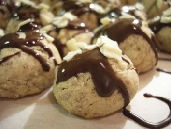 Plätzchen: Schnelle Marzipan-Knöpfe - Rezept