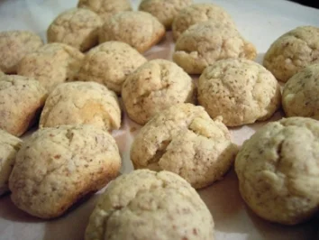 Plätzchen: Schnelle Marzipan-Knöpfe - Rezept