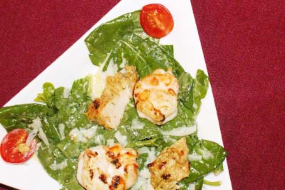 Bilder für Caesar Salad mit Putenstreifen und Riesengarnelen - Rezept