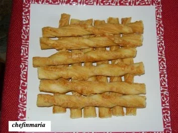 Blätterteig-Käsestangerl - Rezept