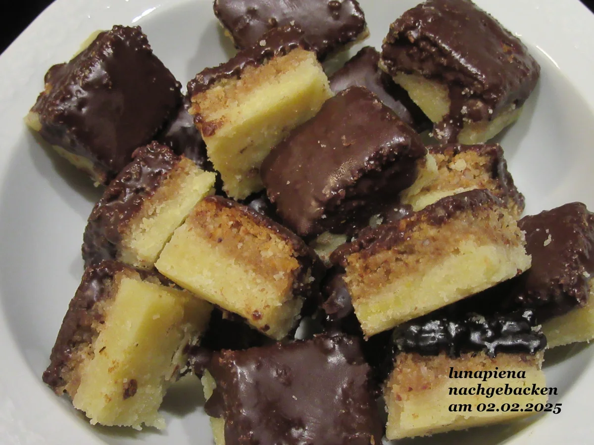 Rezept: Plätzchen: Saftige Nusswürfel aus zwei Schichten Bild Nr. 8 Plätzchen: Saftige Nusswürfel aus zwei Schichten - Rezept - Bild Nr. 8