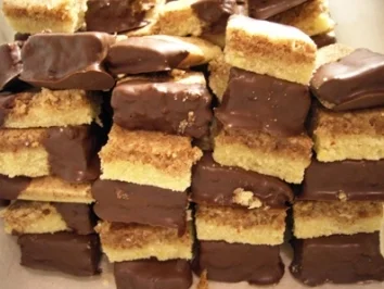 Rezept: Plätzchen: Saftige Nusswürfel aus zwei Schichten Plätzchen: Saftige Nusswürfel aus zwei Schichten - Rezept