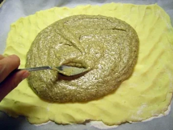 Rezept: Plätzchen: Saftige Nusswürfel aus zwei Schichten Bild Nr. 2 Plätzchen: Saftige Nusswürfel aus zwei Schichten - Rezept - Bild Nr. 2