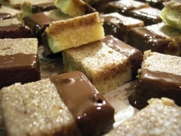 Rezept: Plätzchen: Saftige Nusswürfel aus zwei Schichten Bild Nr. 6 Plätzchen: Saftige Nusswürfel aus zwei Schichten - Rezept - Bild Nr. 6