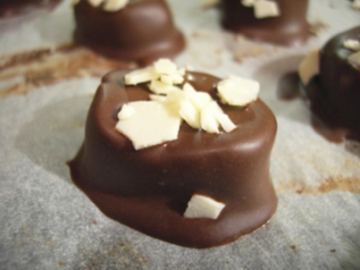 Pralinen: Schnelle Marzipan-Nougat Pralinen - Rezept - kochbar.de