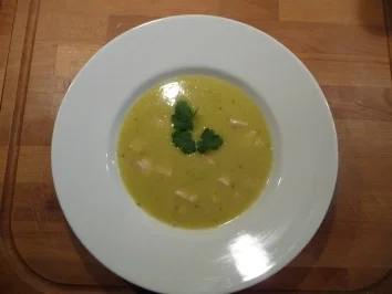 Hühnersuppe mit Porree und Sellerie - Rezept