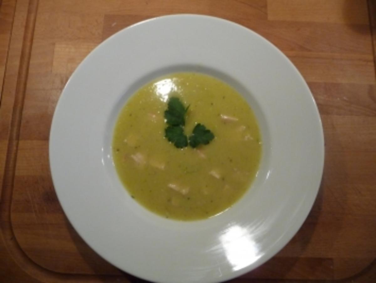 Bilder für Hühnersuppe mit Porree und Sellerie - Rezept