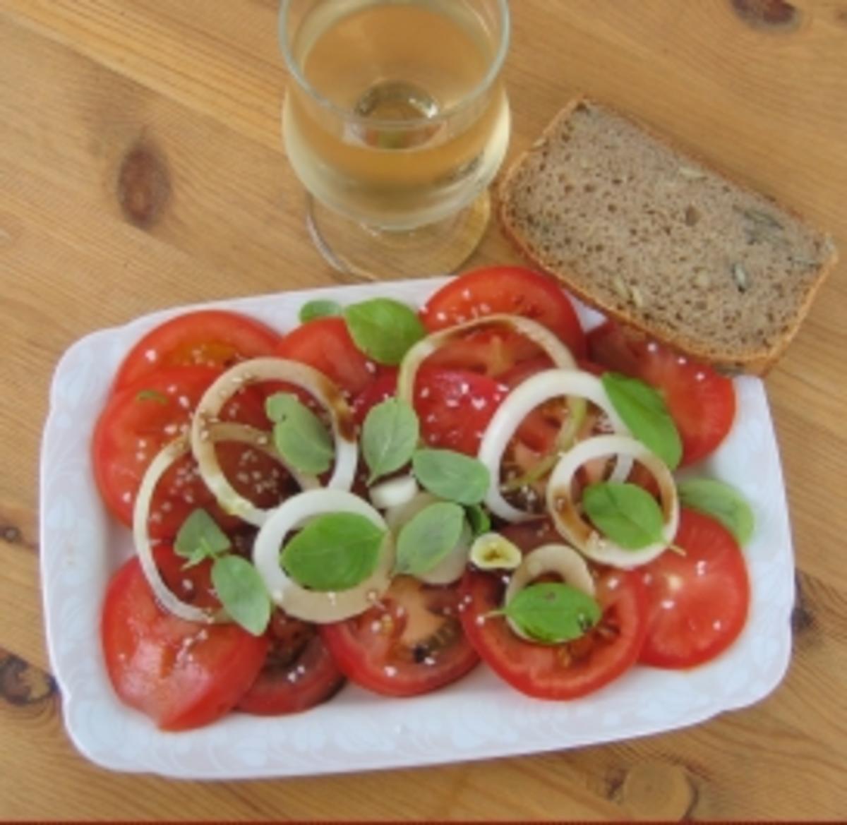 Tomatensalat, mediterran - Rezept mit Bild - kochbar.de