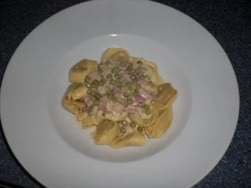 Tortellini in Käse Schinkensoße - Rezept
