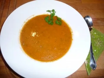 Goldgelbe Gemüsesuppe mit grünen Linsen - Rezept