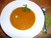 Goldgelbe Gemüsesuppe mit grünen Linsen - Rezept