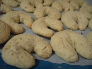 Rezept: Plätzchen: Marzipan Kipferl Bild Nr. 4 Plätzchen: Marzipan Kipferl - Rezept - Bild Nr. 4