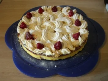 Schlanker Käsekuchen mit Baisergitter - Rezept