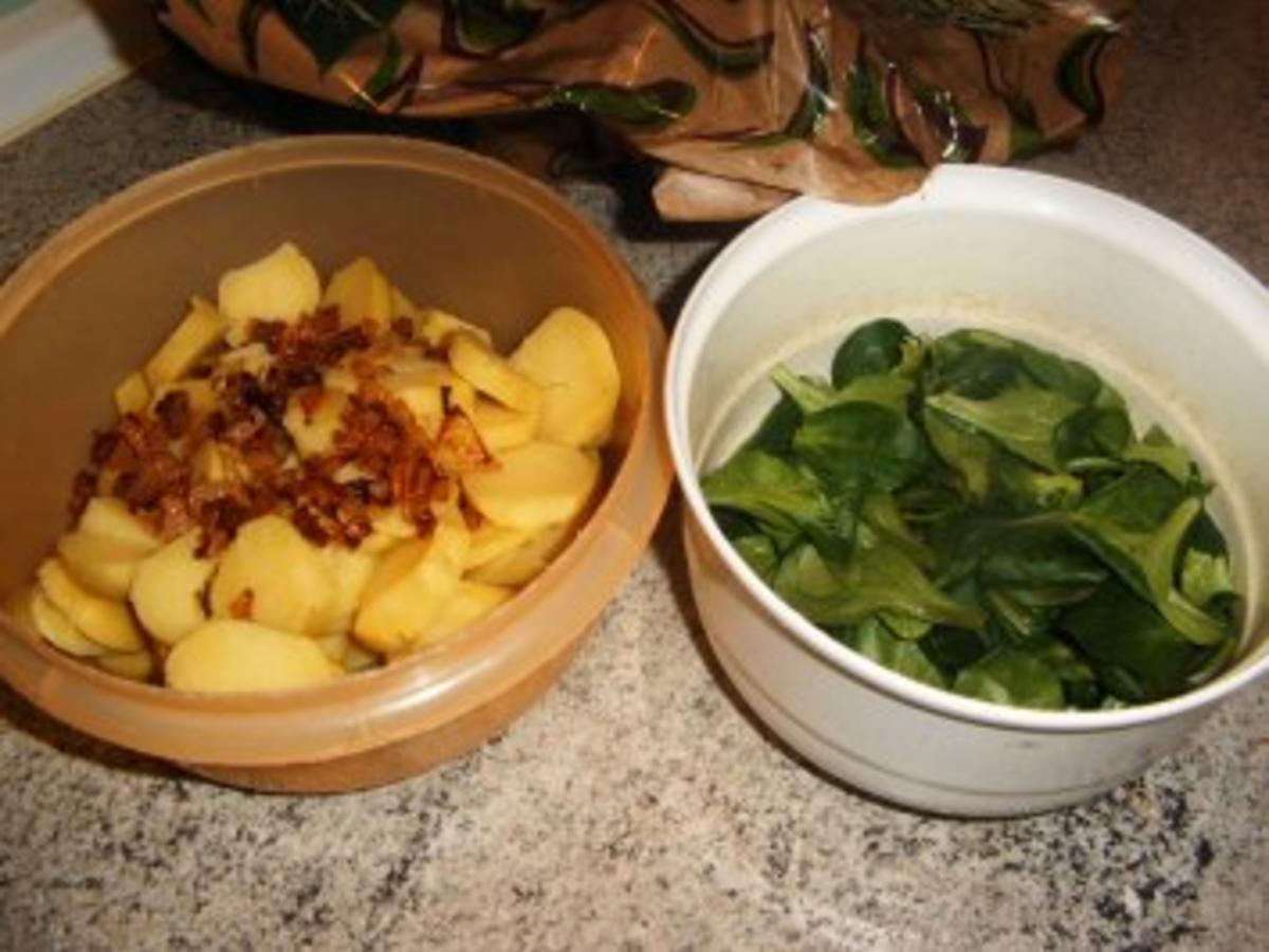 Kartoffelsalat mit Rapünzchen (Feldsalat ) und Speck - Rezept - kochbar.de