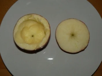 Bratbirne in einem kalten Bad von Vanille und Baiserhäubchen - Rezept