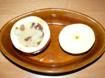 Bratbirne in einem kalten Bad von Vanille und Baiserhäubchen - Rezept