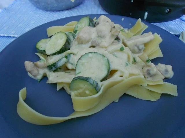 Rezept: Spaghetti mit Zucchini-Sahnesoße Spaghetti mit Zucchini-Sahnesoße - Rezept