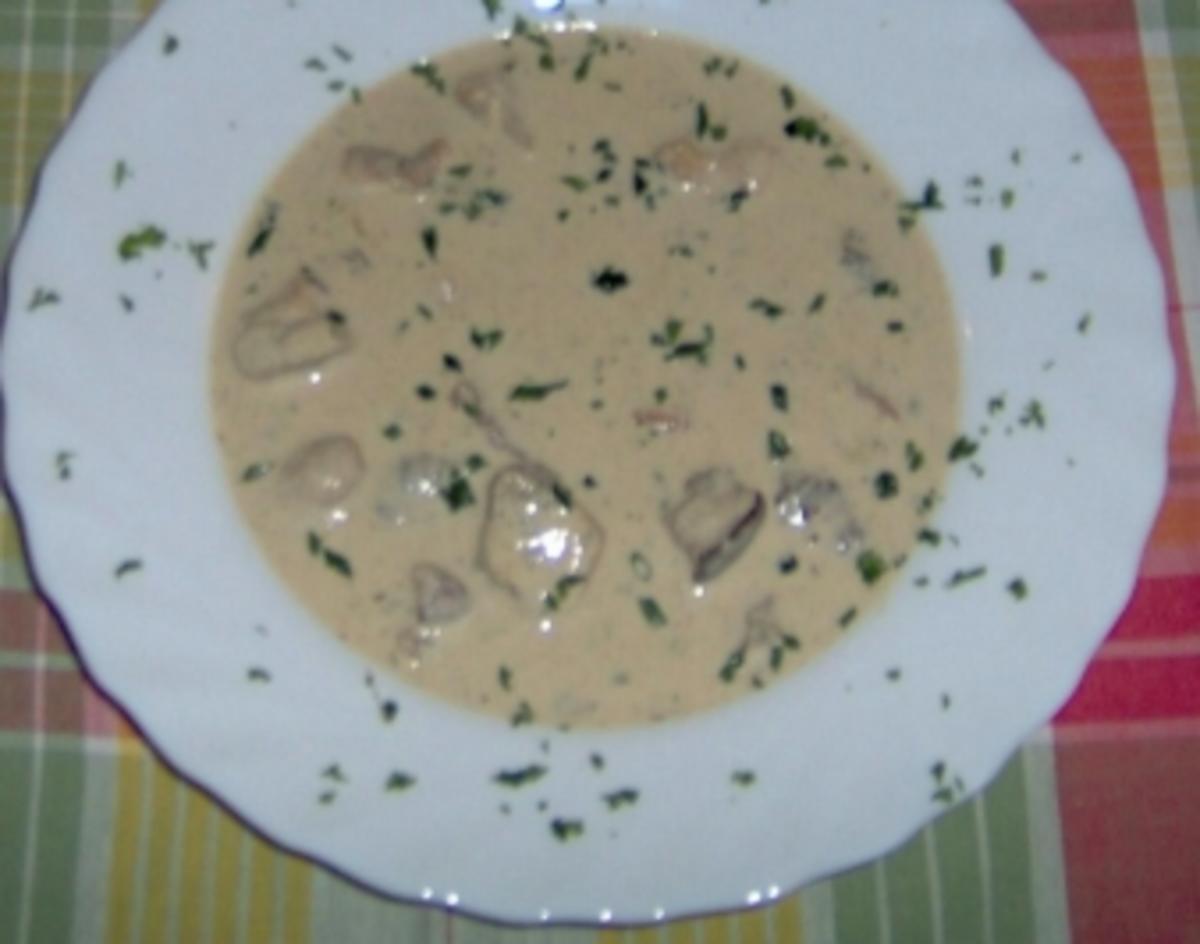 Steinpilzsuppe mit Steinpilze frisch und Zwiebel gewürfelt Rezept mit