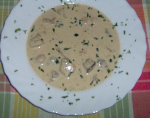 Steinpilzsuppe mit Steinpilze frisch und Zwiebel gewürfelt - Rezept mit