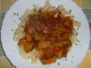 Nudeln mit Würstchengulasch - Rezept