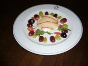 Ziegenkäsetörtchen mit Traubengelee an Wildkräutersalat - Rezept