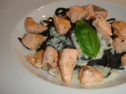 Tintenfisch-Tagliolini mit Lachs und Gorgonzolasauce - Rezept