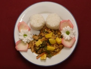 Hähnchenpfanne in Kokos mit Mango (Claudine Wilde) - Rezept