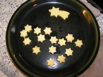 Feuriger Putenchristbaum mit Kartoffelsternchen - Rezept