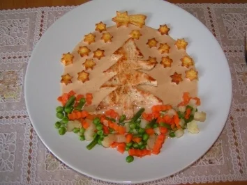 Feuriger Putenchristbaum mit Kartoffelsternchen - Rezept