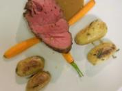 Rezept: Filet vom Charolaise Rind mit glasierten Babykarotten an Sternanissoße Filet vom Charolaise Rind mit glasierten Babykarotten an Sternanissoße - Rezept