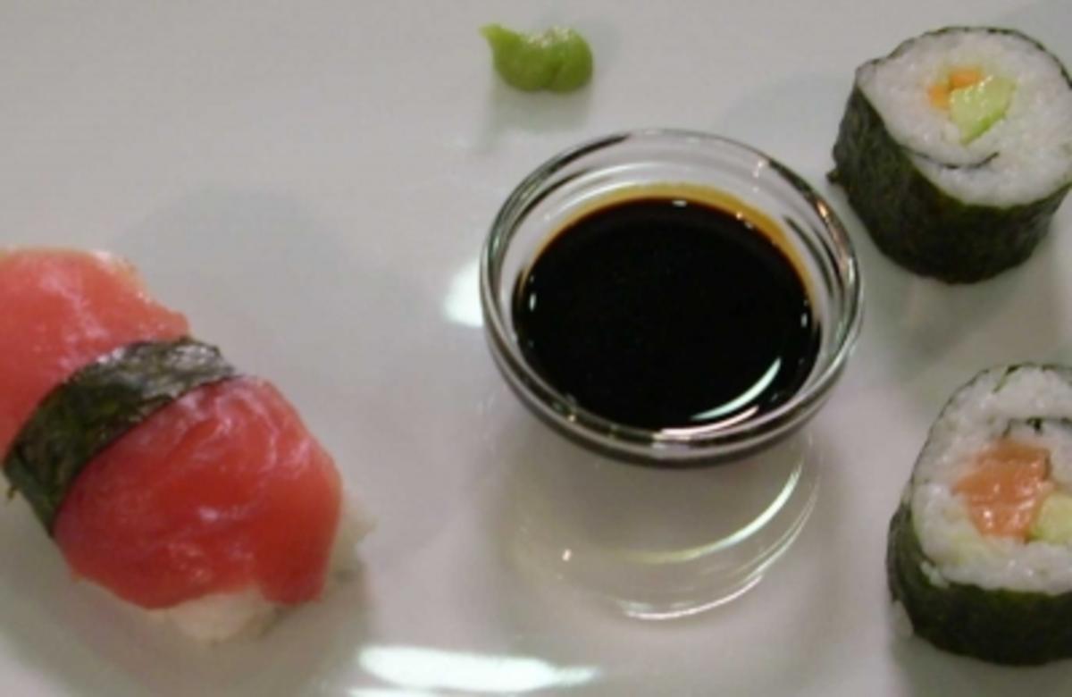 Variationen von Sushi – Lachs und Tunfisch Nigris, Surimi und Hosomaki - Rezept