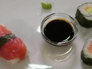 Variationen von Sushi – Lachs und Tunfisch Nigris, Surimi und Hosomaki - Rezept
