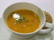 Hühnersuppe nach anatolischer Art mit gebackenem Sesamring - Rezept