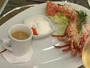 Cappuccino vom Bretonischem Hummer mit Kokos-Champagner-Espuma und Kaviar - Rezept