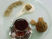 Getränkter Mohnkuchen mit Walnüssen und Sahne - Rezept