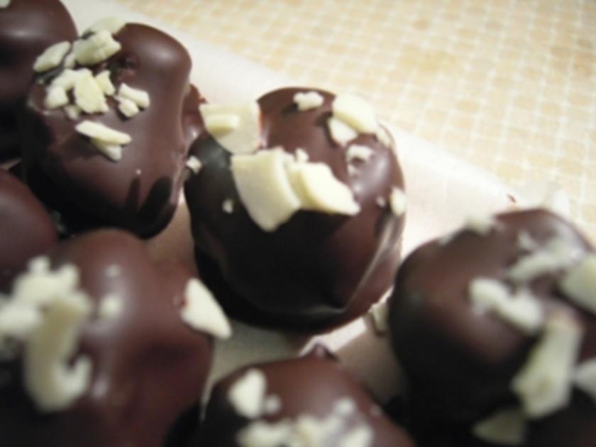 Pralinen: Schnelle Walnuss-Marzipan Pralinen - Rezept - kochbar.de